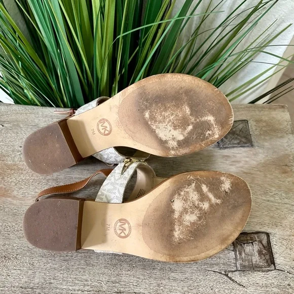 Michael Kors Charlton Thong Sandals - Picture 9 of 9